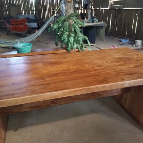 Uma mesa