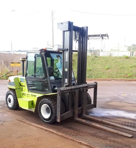 Empilhadeira Clark C70D - 7 toneladas 