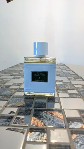 Nuancielo Royal Garden, quem conhece sabe a qualidade.<br>R$ 170 retirada na Tijuca