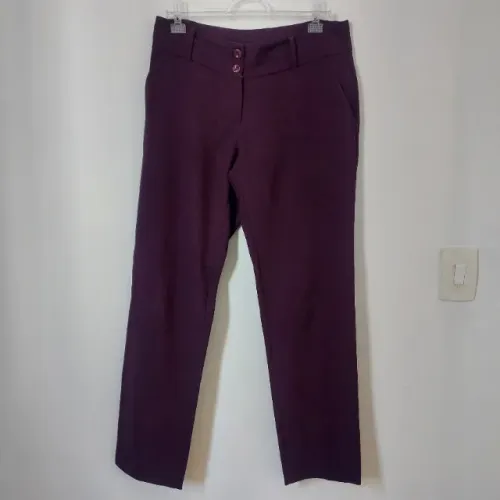 Calça social vinho com 4 bolsos. Tamanho M. Em excelente estado
