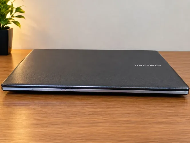 Notebook Usado Samsung Série 5 15.6" - Core i5 / 8GB RAM / HD 1TB / Placa NVIDIA