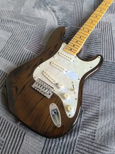Guitarra SX Stratocaster SST ASH TBK preta translúcida bem conservada