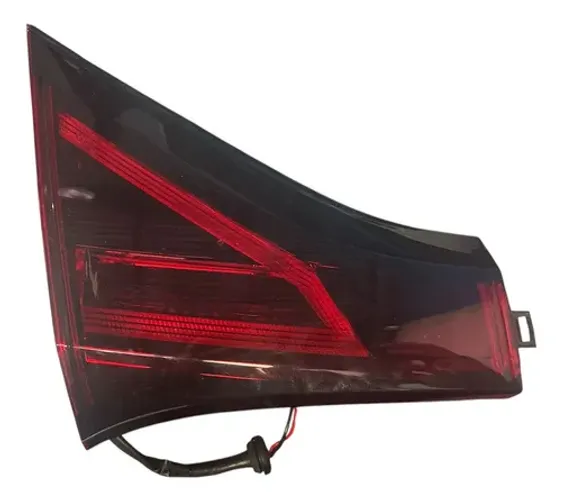 Lanterna Tampa Porta Malas T/e Nissan Kicks 22/25 Esquerdo/motorista Vermelho