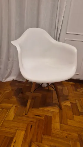 Cadeira Charles Eames Eiffel com braço 