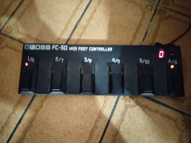 Pedaleira midi BOSS FC-50 + Pedal de volume para teclado.