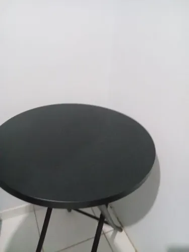 Mesa redonda de metal
