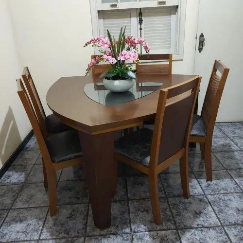 Mesa com cadeiras
