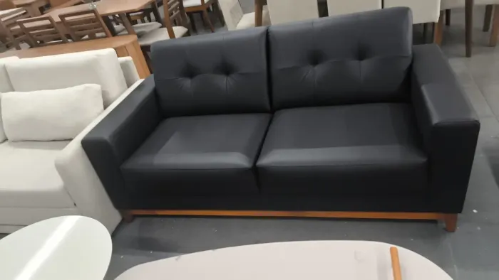 Sofá black courino