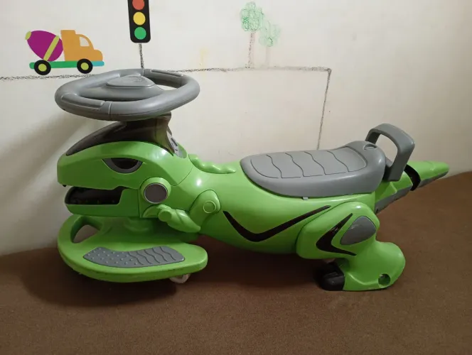 Carrinho infantil dinossauro 