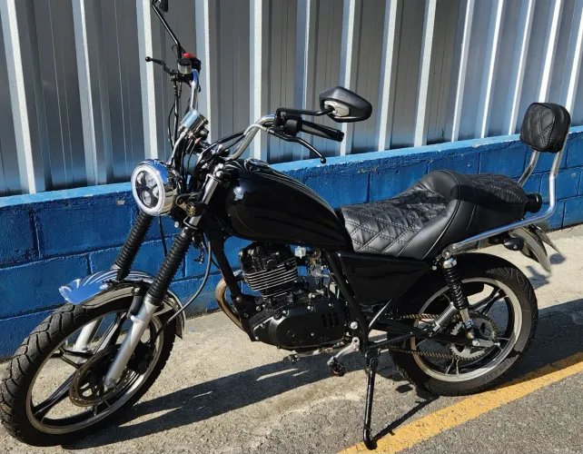 Suzuki Intruder 150 impecável. 