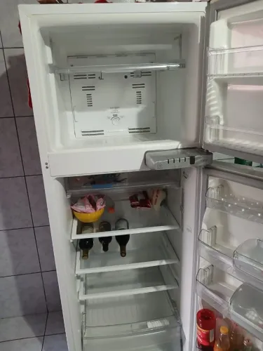 Geladeira 600,00 aceito cartão