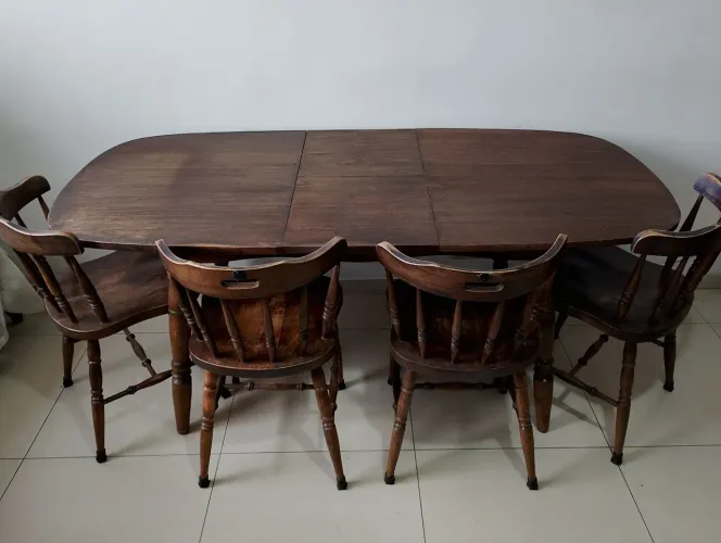 Mesa retrátil de madeira maciça envelhecida (vieuxchene), com 6 cadeiras