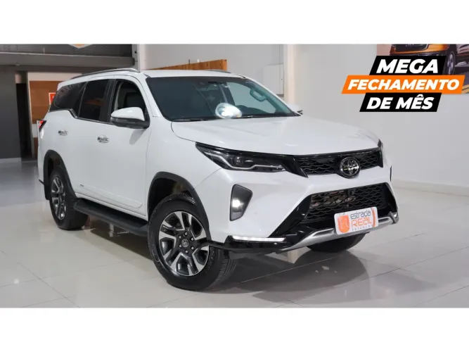 Toyota Hilux SW4 SRX Plat. 4X4 2.8 TB Die. Aut. 2024