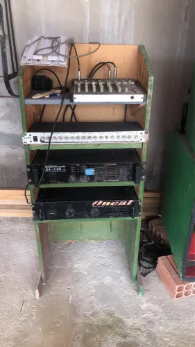 Radiola com 4 caixa e mesa com equalizador