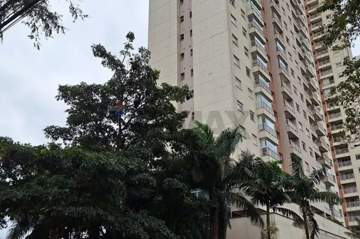Alugue: Aptº Mobilado em Alphaville com Piscina e Garagem