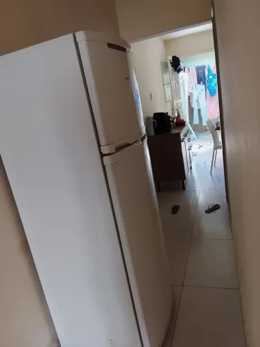 Geladeira pegando só a parte de cima 