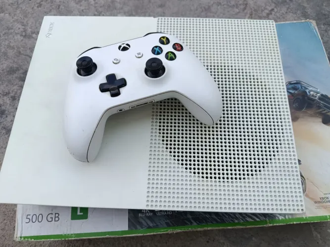 Xbox one s 500gb com defeito vai um controle original
