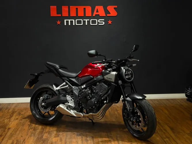 CB 650 Vermelha 2026 E-CLUTCH - Apenas 43 KM.