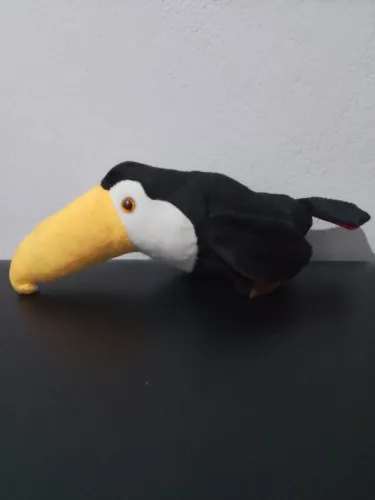 Tucano de pelúcia