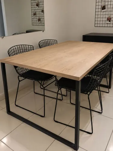 Mesa de jantar com 4 cadeiras 