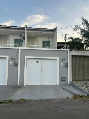 EXCELENTE CASA DUPLEX COM ÓTIMA LOCALIZAÇÃO.
