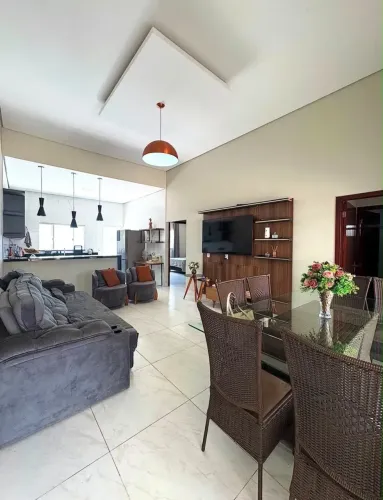 Casa à Venda na 26 de Setembro, Rua 01 | 3 Quartos, Piscina e Churrasqueira | R$ 550 Mil