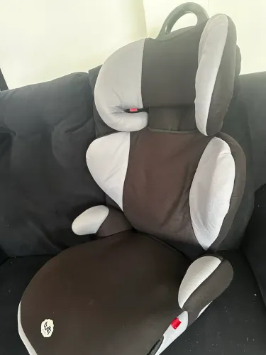 Cadeirinha infantil que vira assento 