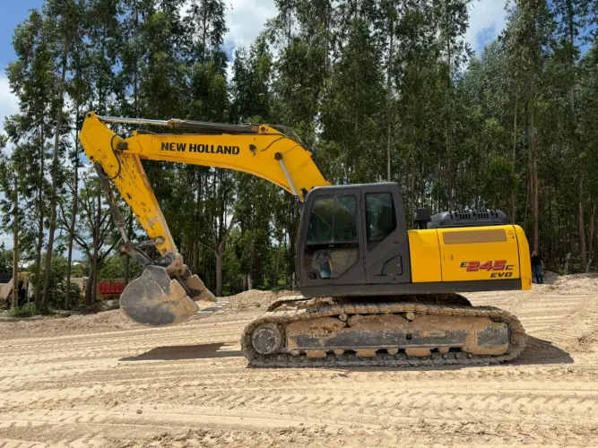Escavadeira new holland E245 C EVO
