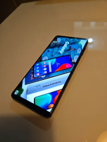 Samsung Galaxy M62, tela impecável 