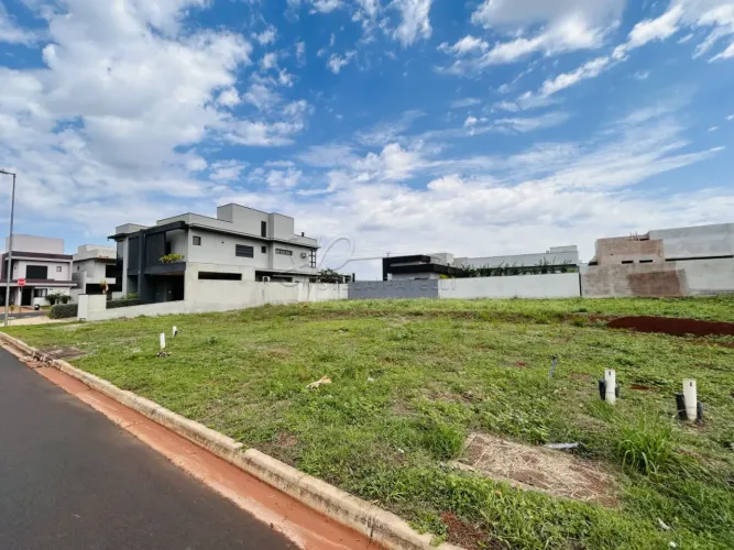 Terreno de 300m² à venda em condomínio - Vivendas da Mata