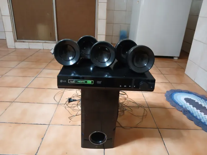 Vendo home theater LG 5 caixa uma sub tudo original impecável