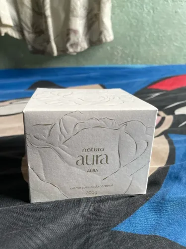 Creme acetinado Aura Natura com vencimento 04/28