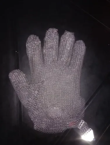 Luvas de aço novinha pra proteçao contra corte ora vender hoje 130