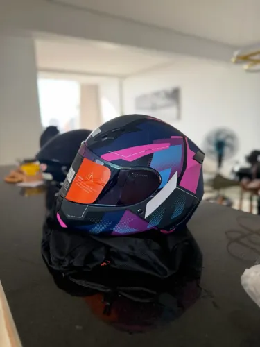 Capacete X11 Trust Azul e Rosa com Viseira Colorida e transparente