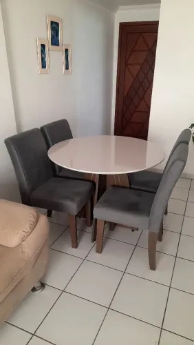 Mesa e cadeiras 
