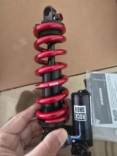 Rock shox Vivid Coil Ultimate 205x65mm mola 550LB