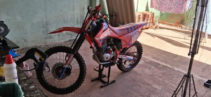 Vende_ se crf 230f toda preparada, ou troco por moto de menor valor do meu interesse 