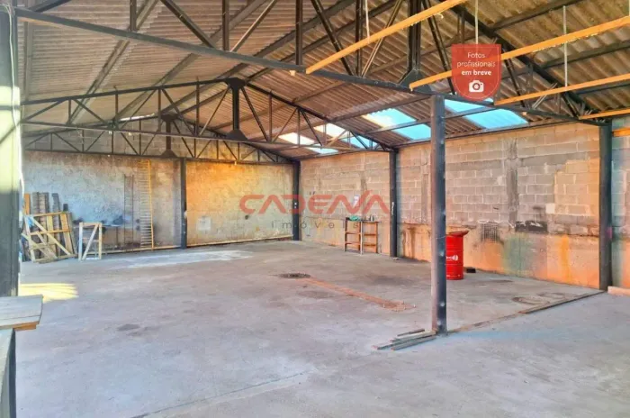 Casa comercial com 10 vagas para aluguel no Parolin