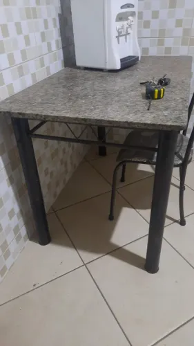 MESA DE COZINHA COM 4 CADEIRAS