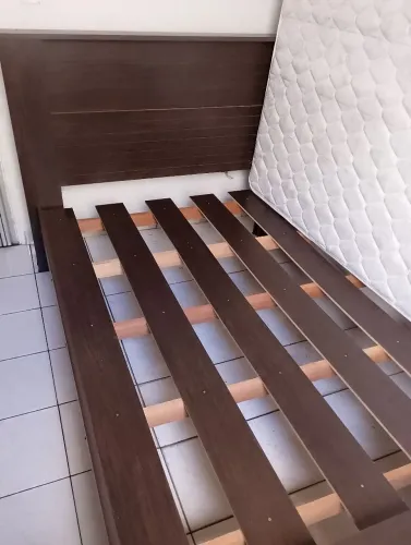 Cama de casal cor tabaco