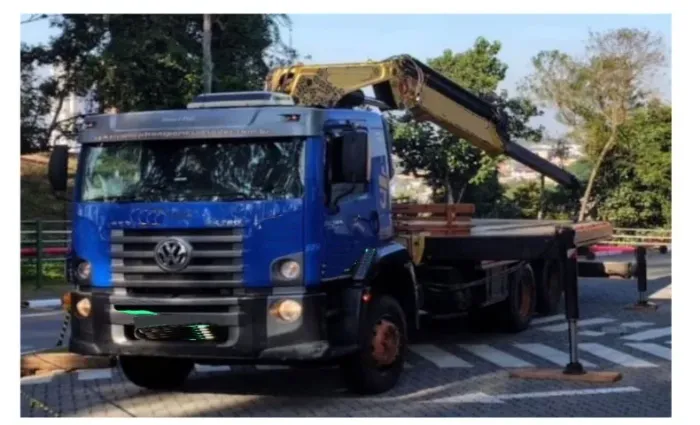 Caminhão - Volkswagen 24-280 6x2 2013 Com Munck Luna 36.5