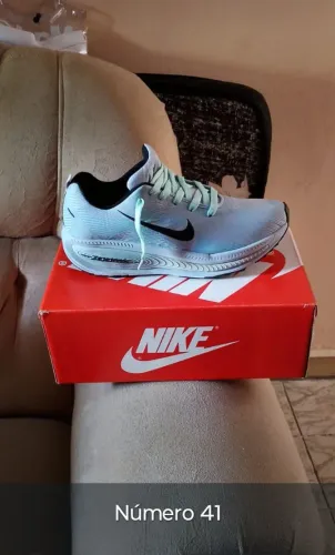 Tênis  4 pares por R$ 400,00