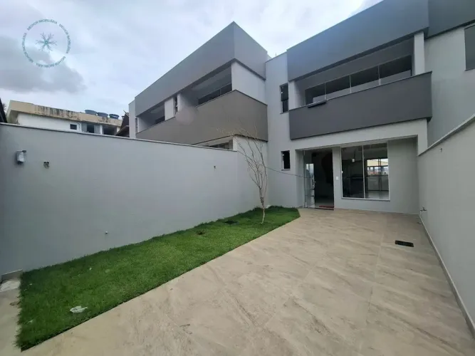 Casa Geminada á venda no bairro Planalto, Belo Horizonte - MG.