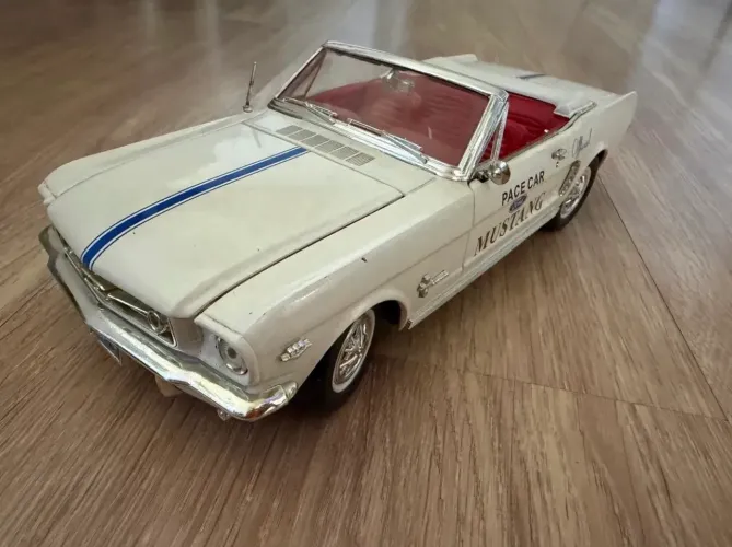 Mustang pace car sólido escala 1:18