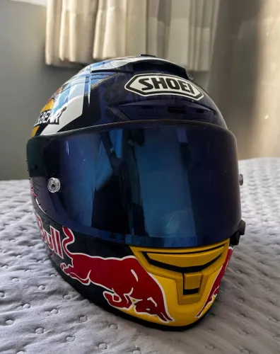 Capacete Shoei X-14 - RedBull / PULL&BEAR - Seminovo.