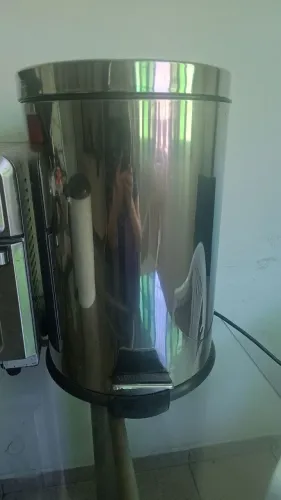 Lixeira Inóx 30 litros com pedal e cesto removivel