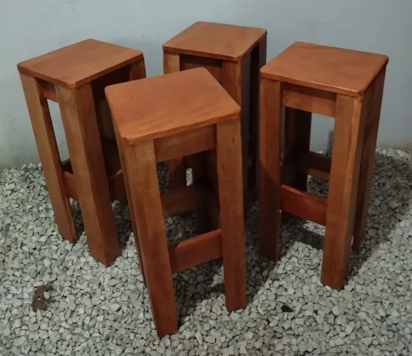 Vendo banquetas/bancos e mesas com bancos p/ churrasqueira