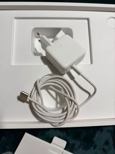 MacBook M4 AIR 2025