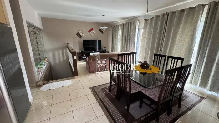 Casa com 3 dormitórios (1 Suíte) para alugar, 184 m² por R$ 6.774/mês - Jardim São Vicente