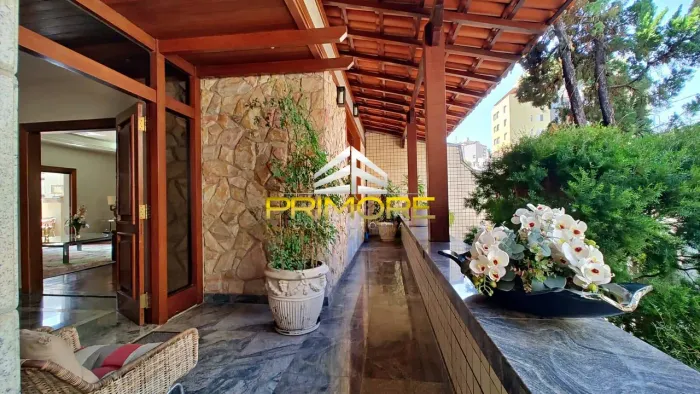 Linda casa reformada com 4 quartos, Cidade Nova / Piscina e espaço gourmet.